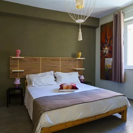 Bed 4*